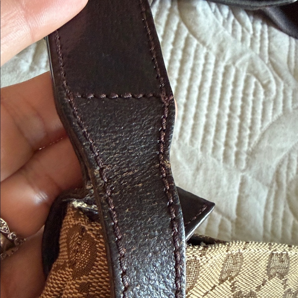 Gucci Tan and Brown Monogram Shoulder Bag - Picture 3 of 14